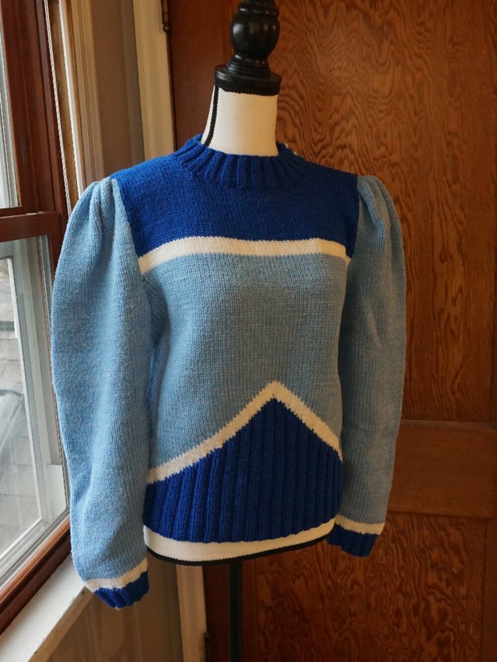Vintage handmade puff sleeve sweater in lovely blues